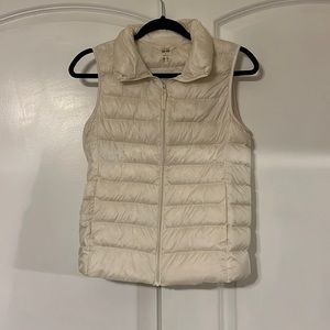 Uniqlo - Off white Puffer Vest - Size Small